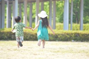 子供が遊んでいる様子