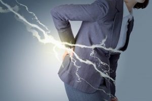 腰に電流が走った様子